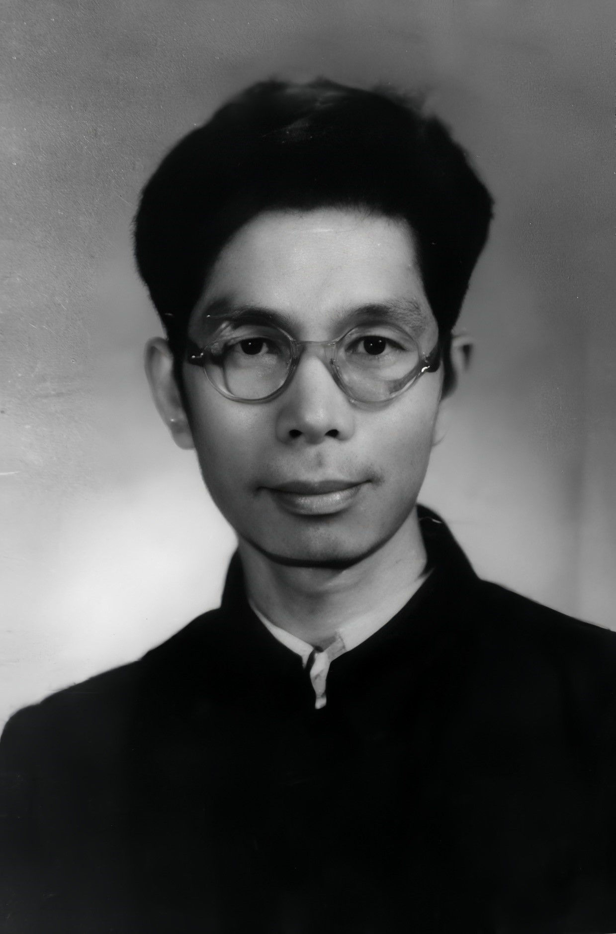 曾毅.jpg